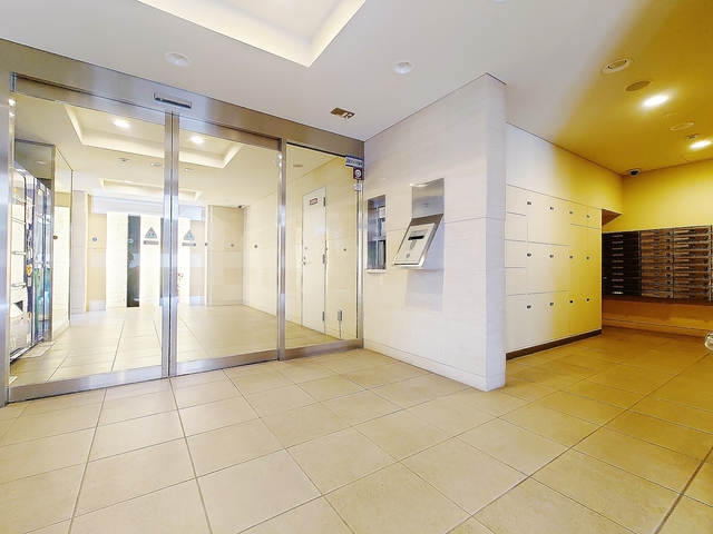 ロビー　エントランス～ロビー・オートロック・防犯カメラ・宅配ＢＯＸ