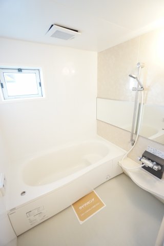 バス・シャワールーム　※同物件、同タイプ、間取り反転のお部屋です