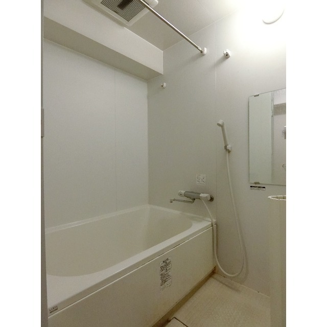 バス・シャワールーム　同タイプ別部屋の写真になります。