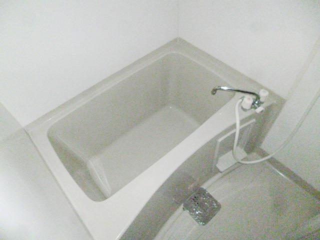 バス・シャワールーム　コンパクトで使いやすいお風呂です
