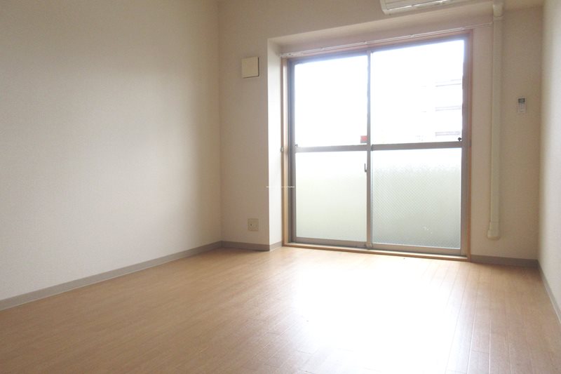 居室・リビング　約8帖のお部屋になります。