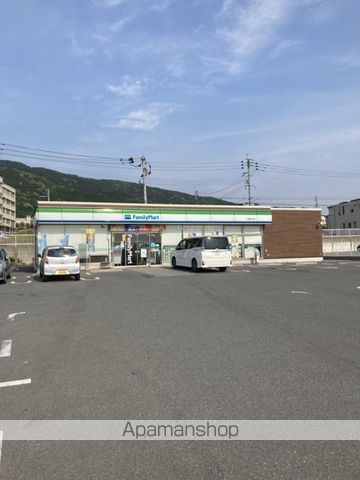 コンビニ　ファミリーマート（コンビニ）まで1080m