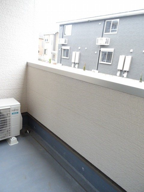 バルコニー　南西向きで日当たり良好です。