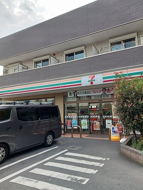 コンビニ　セブンイレブン（コンビニ）まで313m