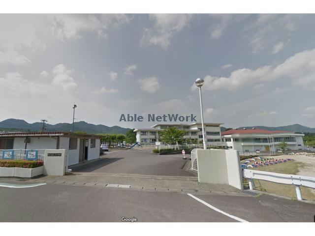 小学校　関市立南ケ丘小学校（小学校）まで1969m