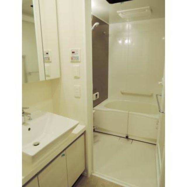 洗面設備　※写真は同タイプ住戸です。
