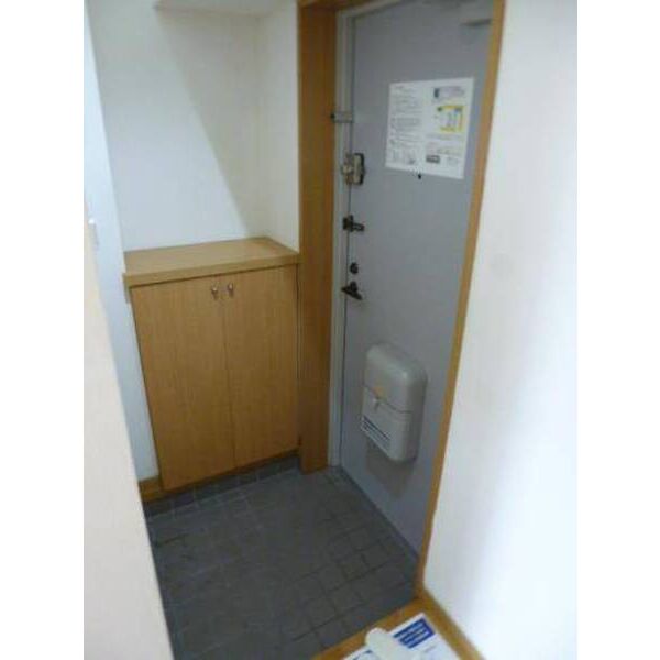 ケイエイチケイコート板宿の玄関写真