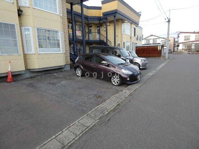 【エリナ・１の駐車場】