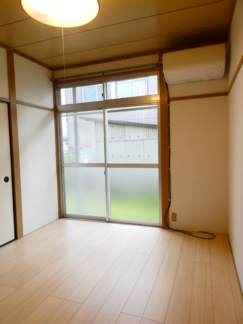 居室・リビング　★南向きの洋室６帖★