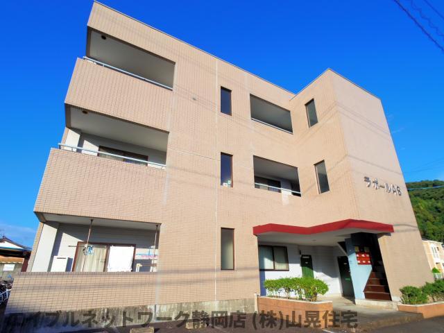 静岡市葵区松富のマンションの建物外観
