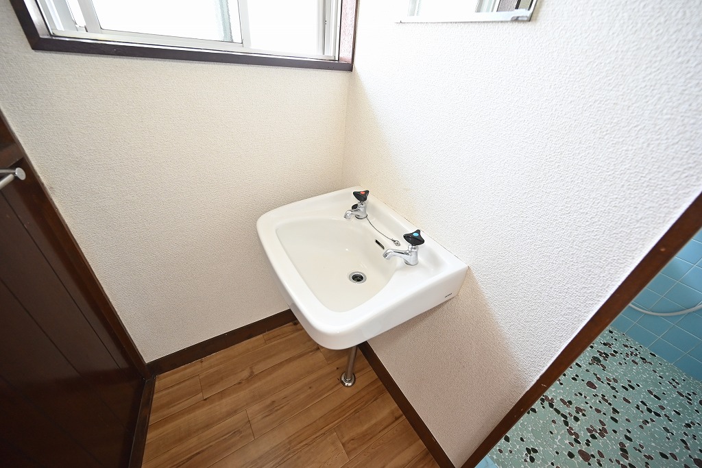 洗面設備　☆歴史を感じますが、独立洗面台付きです☆