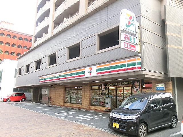 コンビニ　セブンイレブン小倉片野3丁目店（コンビニ）まで131m