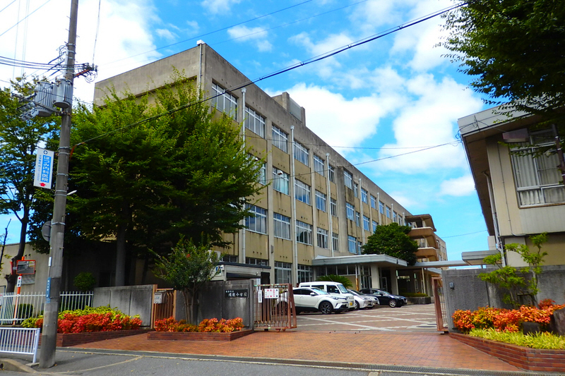 【アルファステイツ南新在家の小学校】