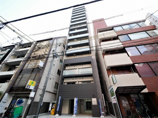 大阪市中央区備後町のマンションの建物外観