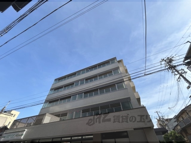 京都市東山区三吉町のマンションの建物外観