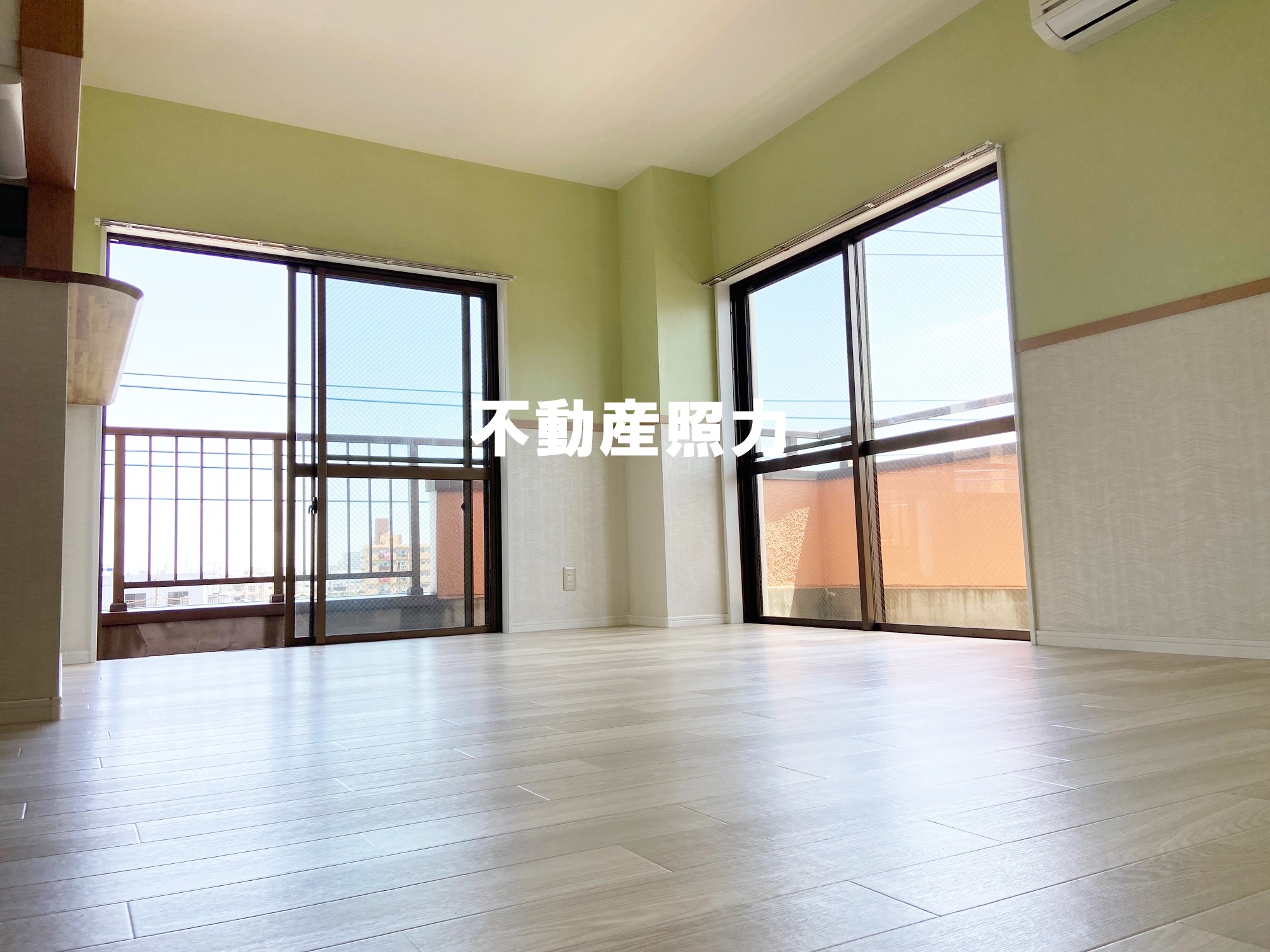 山一領家ステーツの居間写真