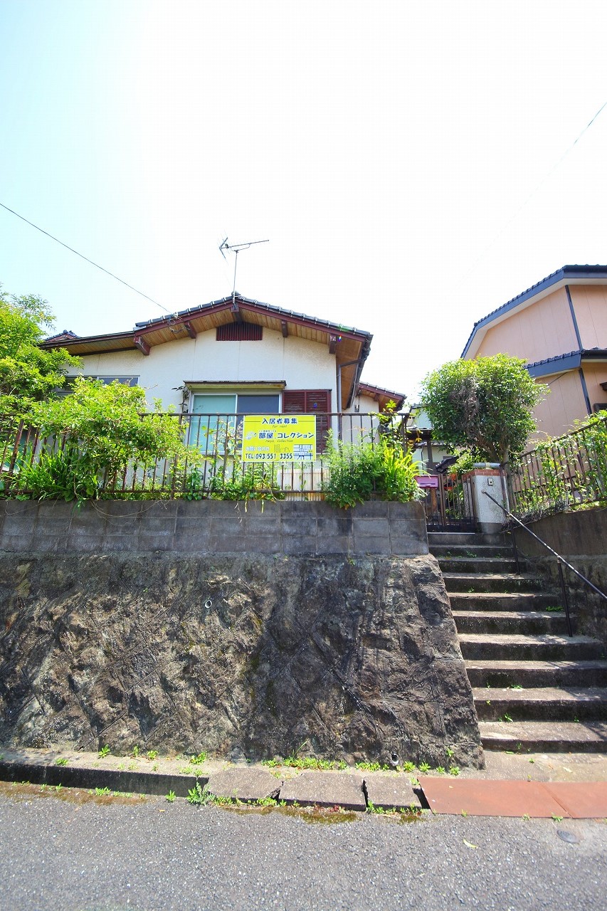 西新町戸建ての建物外観