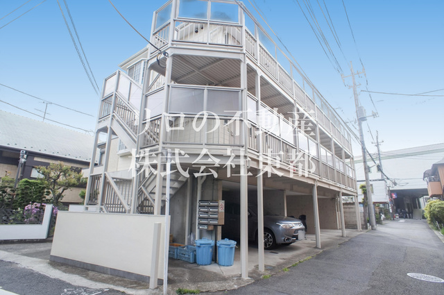 建物外観　スーパー徒歩１分♪周辺は住宅街ですので静かな住環境です！