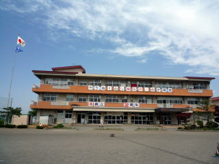 小学校　高松小学校（小学校）まで941m