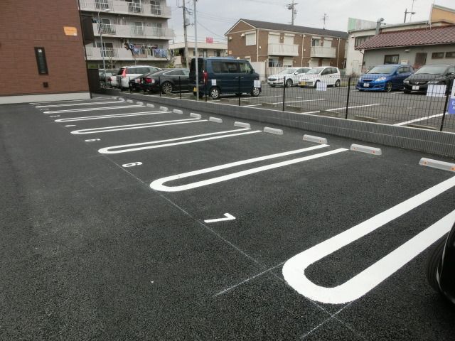 【千葉市稲毛区園生町のアパートの駐車場】