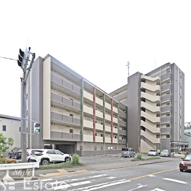 【名古屋市昭和区曙町のマンションの建物外観】