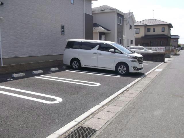 【高崎市福島町のアパートの駐車場】