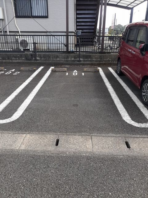【カーサセレーノＡの駐車場】
