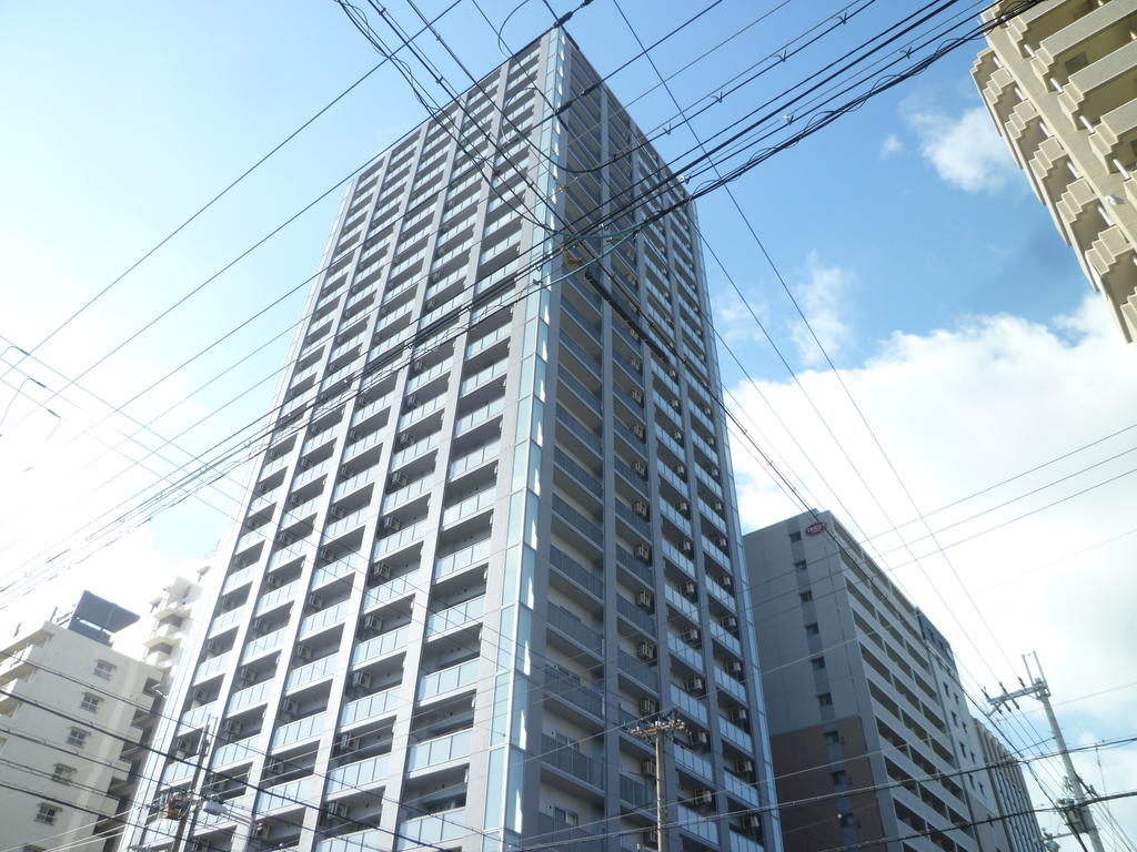 【大阪市淀川区宮原のマンションの建物外観】