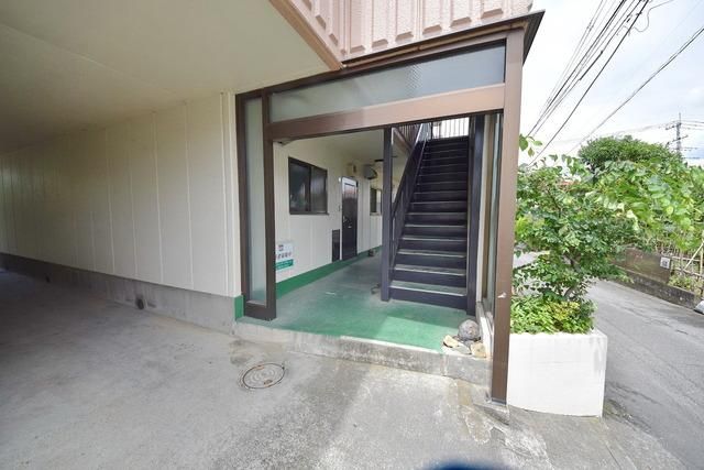 【入間市扇町屋のマンションのエントランス】