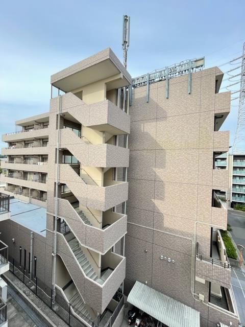 川崎市麻生区白鳥のマンションの建物外観