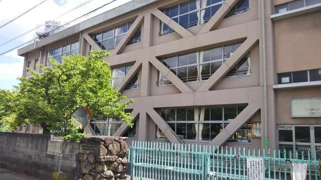 【倉敷市藤戸町天城のアパートの小学校】