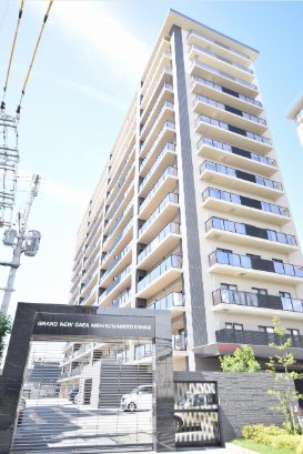 熊本市南区刈草のマンションの建物外観