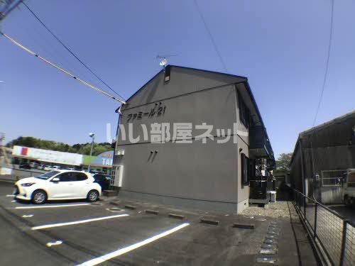 度会郡玉城町世古のアパートの建物外観