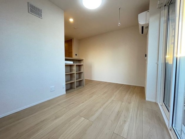 居室・リビング　※反転タイプ