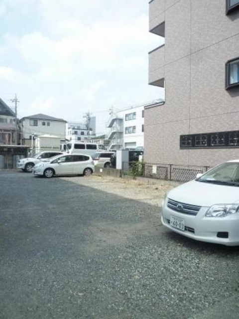 【グランドール東所沢の駐車場】