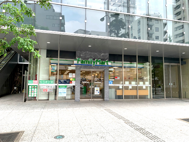 コンビニ　ファミリーマート恵比寿南三丁目店（コンビニ）まで207m