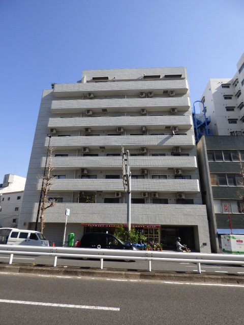 フレンドパレスの外観