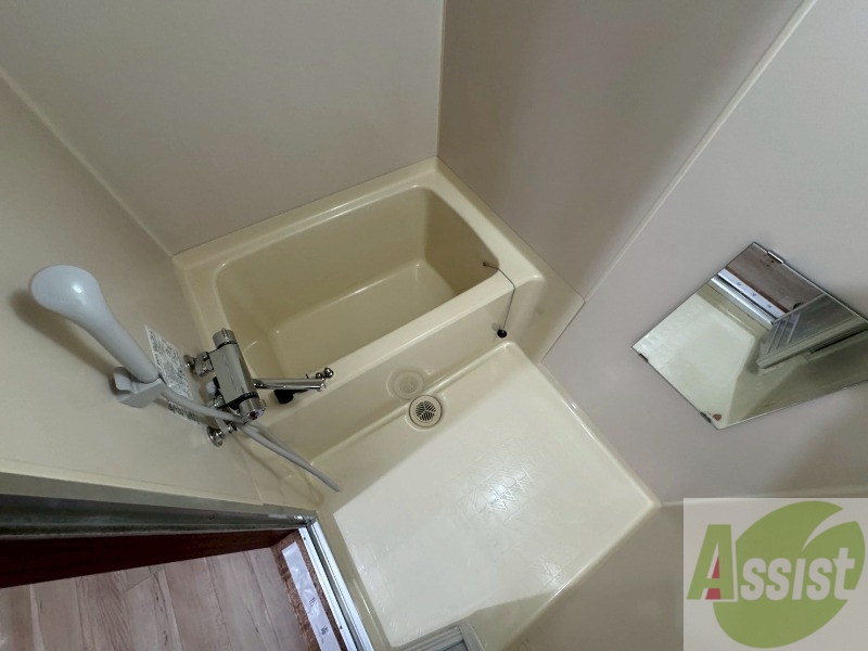 バス・シャワールーム　ユニットバスです。疲れを癒すのに欠かせませんね！