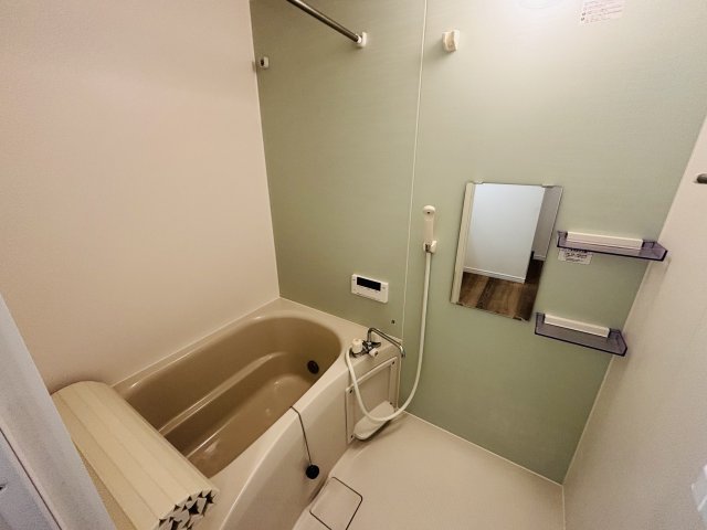 バス・シャワールーム　追い焚き機能・浴室暖房乾燥機ございます（前回募集時の写真です