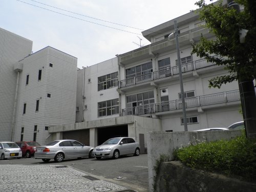 図書館　横須賀市立中央図書館（図書館）まで451m