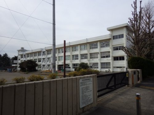 中学校　横須賀市立不入斗中学校（中学校）まで504m