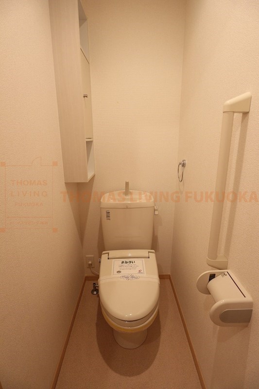 トイレ　写真は同型タイプです。