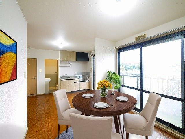 居室・リビング　CGで家具等を配置したもので家具等は含まれません