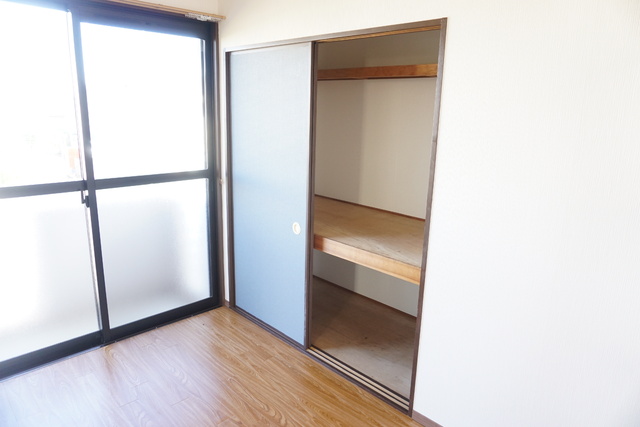 収納　東側６帖洋室にある収納です☆