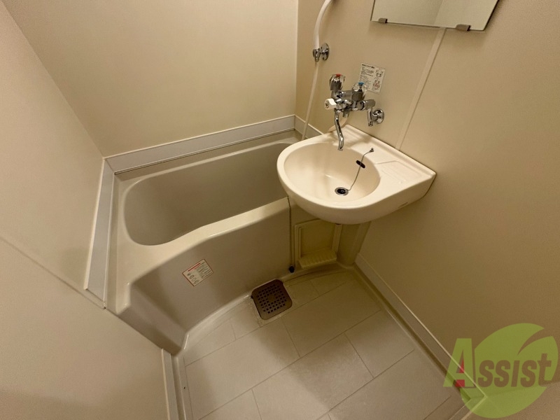 バス・シャワールーム　ユニットバスです。疲れを癒すのに欠かせませんね！