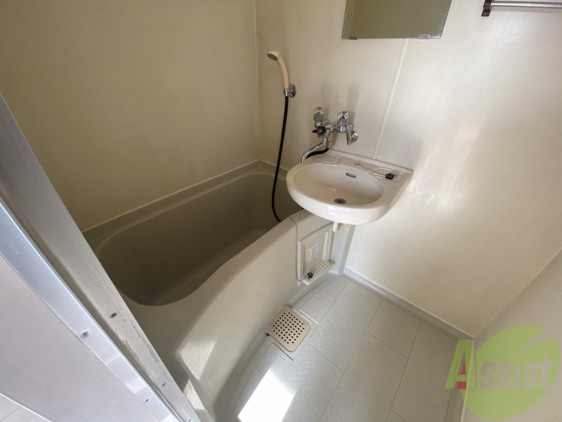 バス・シャワールーム　ユニットバスです。疲れを癒すのに欠かせませんね！