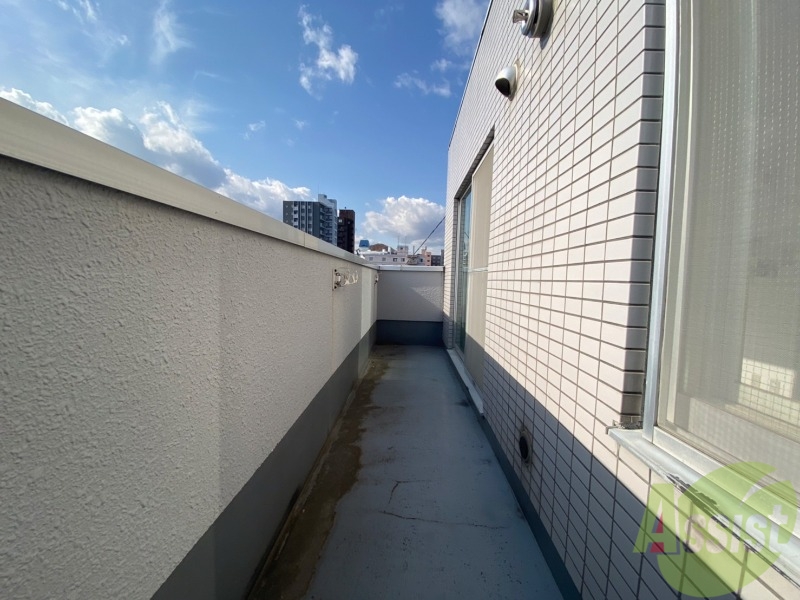 バルコニー　ＴＶモニター付インターホンです。来客者の顔が見えるので安心！