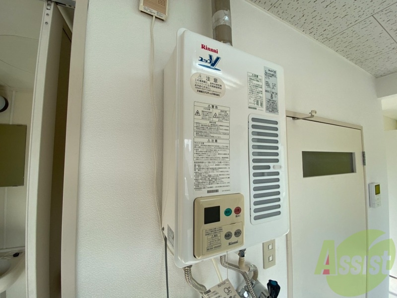 その他設備　給湯器は簡単操作で温度調整ができますよ。