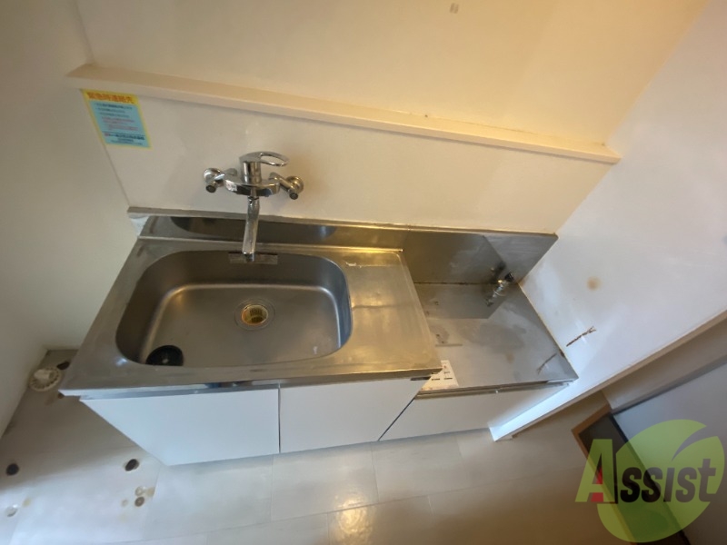 キッチン　キッチンはシンプルで、一人暮らしにはちょうど良いサイズ。