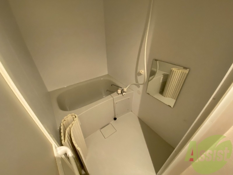 バス・シャワールーム　浴室は狭すぎず、シャワーも浴びやすそうです。